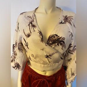 Banana Republic Top. Never Worn. Size M